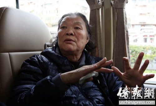 4月4日，司徒月桂接受《僑報》記者采訪，在談到海外華僑為祖國做貢獻(xiàn)時濕了眼眶。(僑報特約記者卞正鋒攝)