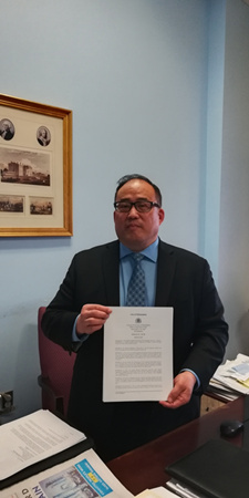 費城市議員吳勝鎬提出動議并通過，費城市政府向中國人民道歉。(美國《世界日報》/吳勝鎬 提供)