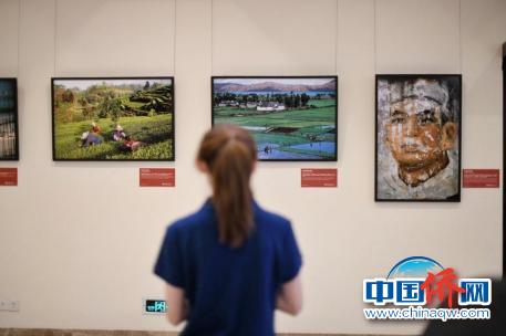 “絲路之旅”攝影展亮相博鰲亞洲論壇。