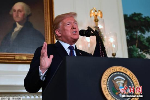 美國(guó)總統(tǒng)特朗普13日晚宣布，美國(guó)已聯(lián)合英國(guó)和法國(guó)對(duì)敘利亞軍事設(shè)施實(shí)施精準(zhǔn)打擊，作為對(duì)日前敘東古塔地區(qū)發(fā)生“化學(xué)武器襲擊”的回應(yīng)。