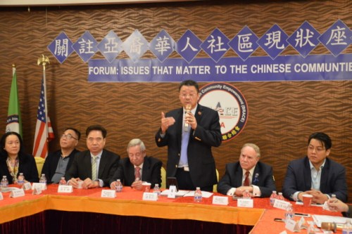 陳善莊呼吁華裔民眾積極參與投票，遇不公勇敢發(fā)聲。(美國(guó)《世界日?qǐng)?bào)》／牟蘭 攝)