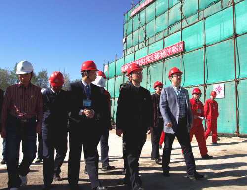 劉大使考察援阿國家職業(yè)技術(shù)學(xué)院項目 劉大使考察援阿國家職業(yè)技術(shù)學(xué)院項目