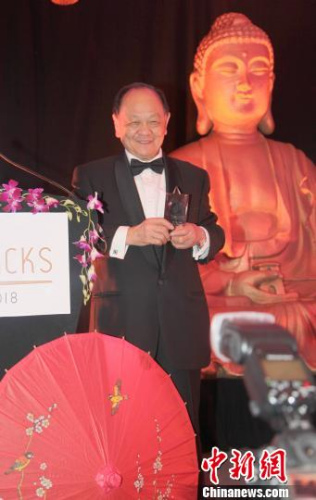 謝貴全榮獲英國首屆“金筷子”東方美食大獎“終身成就獎”。張平 攝