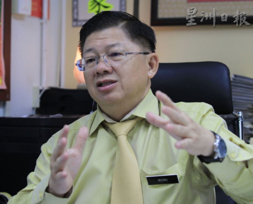馬來西亞全國校長職工會(huì)總會(huì)長王仕發(fā)：華小電腦班是加插在上課時(shí)間表內(nèi)，以增加時(shí)間的方式上課，并沒有挪用其他節(jié)數(shù)。(圖：星洲日?qǐng)?bào))