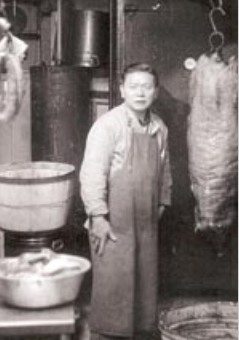 華埠勿街55號新源盛地下作坊在1940年代早期華人的面貌。(美國《世界日報》資料圖）