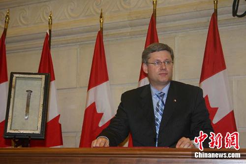 2006年6月22日，加拿大聯(lián)邦政府總理哈珀就“人頭稅”問(wèn)題向全加華人正式道歉。