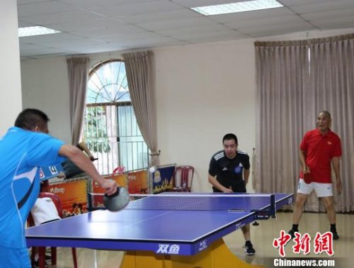 圖為乒乓球雙打。商會提供