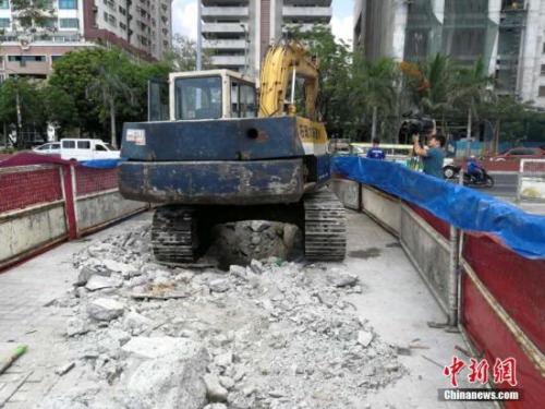 位于菲律賓首都馬尼拉市羅哈斯大道的“慰安婦”雕像4月27日深夜遭不明人士強行拆除。<a target='_blank' >中新社</a>記者 關(guān)向東 攝