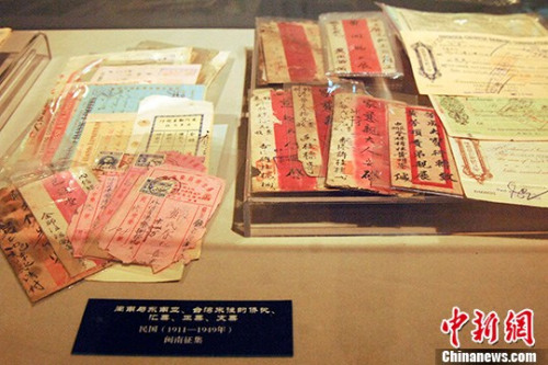 資料圖，圖為閩南與東南亞、臺灣來往的僑批、匯票、正票等展示。<a target='_blank' >中新社</a>發(fā) 陳龍山 攝