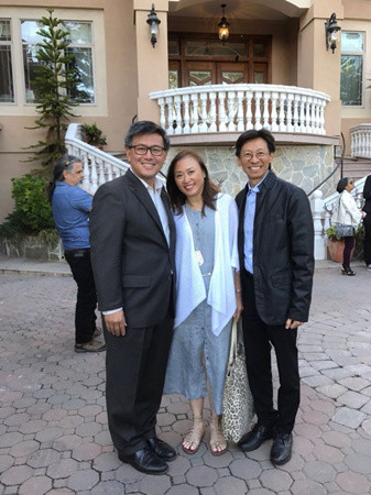 陳錫澎與加州州長候選人江俊輝合影（美國《僑報》/陳錫澎提供）