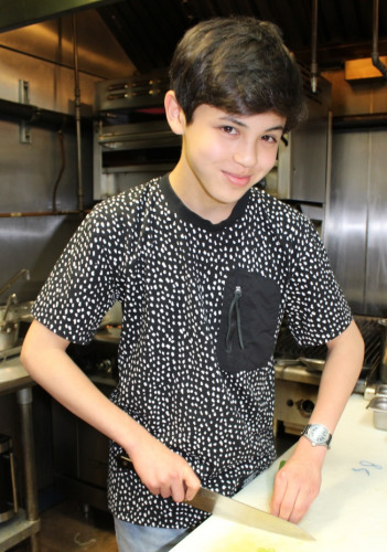 華裔混血Josh Reisner希望未來能有一家自己的餐廳。(美國《世界日報(bào)》/劉大琪 攝)