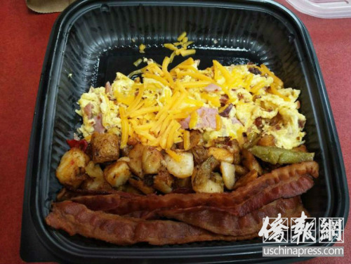 美式快餐。（美國僑報(bào)網(wǎng)/曹同慶 攝）