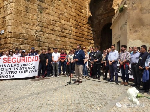 卡莫納市長(zhǎng)Juan ávila講話。(圖片來(lái)源：西班牙《歐華報(bào)》微信公眾號(hào))