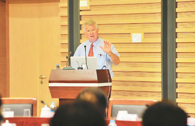 安樂哲在維也納國(guó)家圖書館演講。