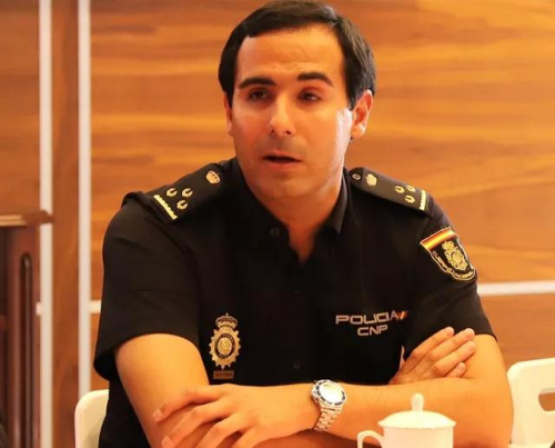 西班牙國(guó)家警察信息犯罪處打擊電信詐騙組組長(zhǎng)恩里克·埃爾南德斯警官。