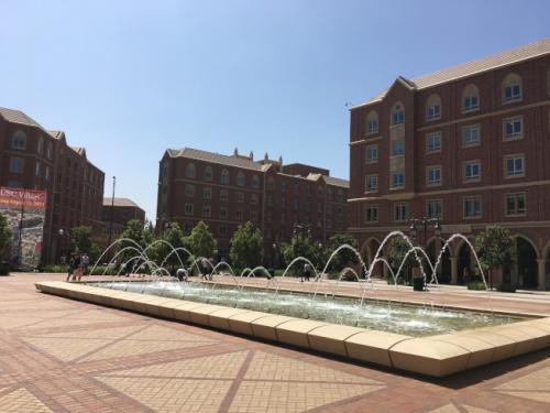 美國南加大校園。(美國《世界日報(bào)》/記者張?jiān)?攝)