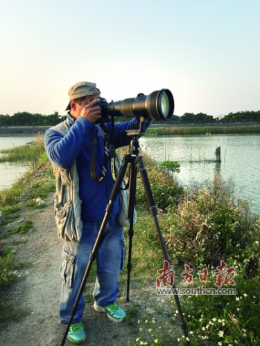 “潮汕女婿”凌學(xué)敏認(rèn)為，要拍攝好潮汕民俗不僅需要技巧，更需要膽量。林曉彤 攝