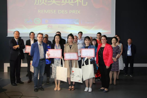 獲獎輔導老師。(圖片來源：歐洲時報記者黃冠杰拍攝)