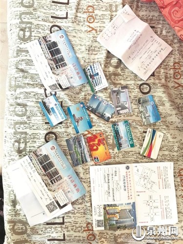 警方現(xiàn)場查獲大量病歷本、就診卡。(圖片來源：泉州網(wǎng))