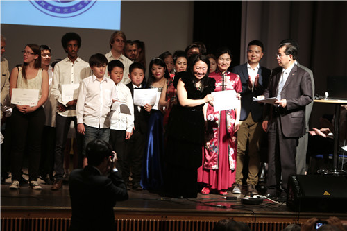 大使發(fā)獎 大使發(fā)獎