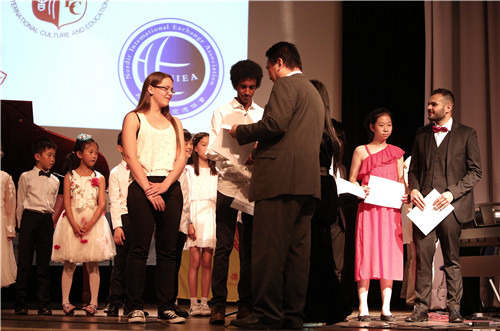 華助中心王建榮主任發(fā)金獎 華助中心王建榮主任發(fā)金獎