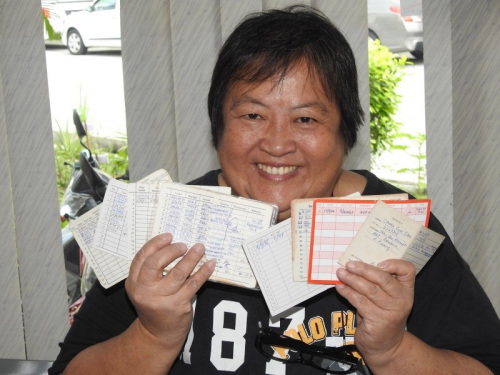 莊雪珠：捐血100次是一種榮耀。（馬來西亞《星洲日報(bào)》）