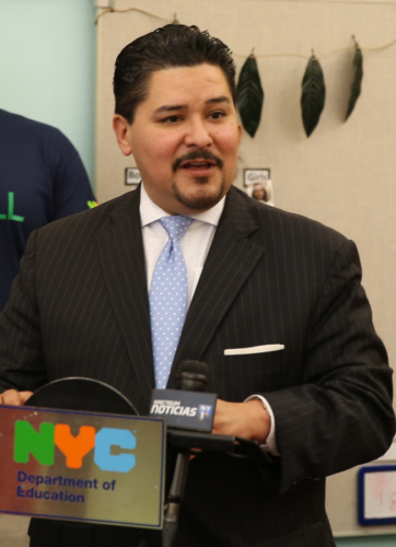 卡蘭扎表示，將與亞裔小區(qū)展開對(duì)話，就改革溝通、答疑。(美國(guó)《世界日?qǐng)?bào)》/顏嘉瑩攝)