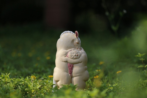 以人馬相擁怪誕藝術(shù)的方式表達(dá)愛意的《戀人絮語》。受訪者供圖。