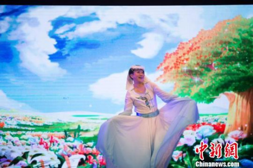 演出現(xiàn)場(chǎng)?！⊥鯐酝?攝