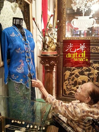 洪亞嬤是娘惹家庭長大。（馬來西亞《光華日報》）