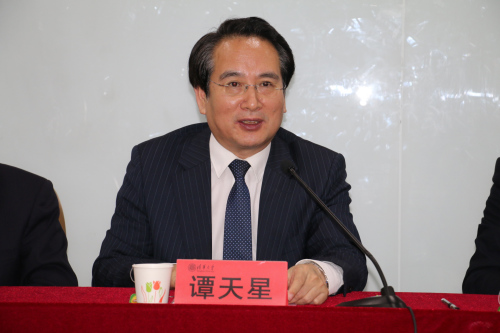 中央統(tǒng)戰(zhàn)部副部長譚天星出席中國僑商投資企業(yè)協(xié)會專題研修班開班式并講話。