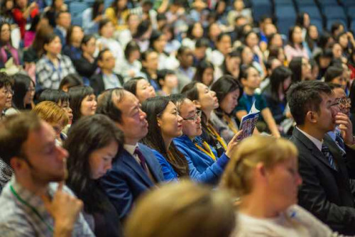 會(huì)議現(xiàn)場(chǎng)座無虛席。