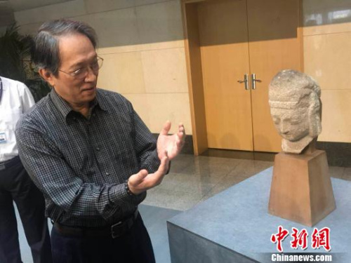 王純杰為媒體講解佛像形制?！『　z