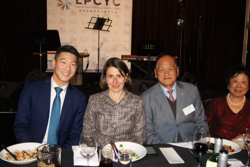 省長與容思程及陳克勛。澳大利亞《星島日報(bào)》攝