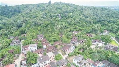 俯瞰水溝村。海南日報記者 袁琛 攝