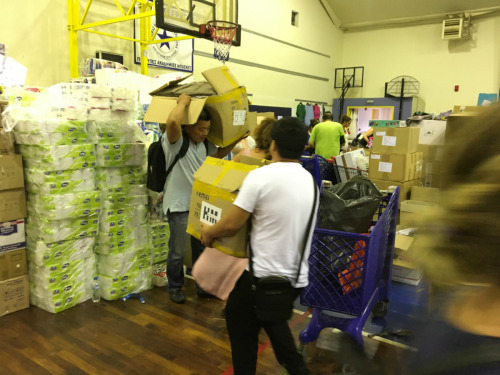 7月26日，第二批希臘華人救災物資送達災區(qū)救援集散中心。(圖片來源：歐洲時報通訊員蘇珊娜 攝)