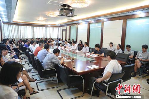 中國新聞社8月6日在北京召開2018年年中工作會，中央統(tǒng)戰(zhàn)部副部長譚天星出席會議并講話。盛佳鵬 攝