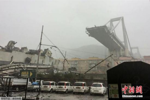 當(dāng)?shù)貢r(shí)間8月14日，意大利熱那亞A10高速公路段的一段橋梁坍塌，坍塌時(shí)橋上有10輛車正在行駛，坍塌的橋梁則砸向了地面的一片民居。