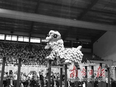 廣州花都醒獅表演走進巴拿馬城中巴文化中心。