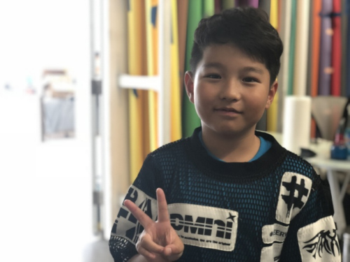 今年十歲的張家赫已經(jīng)是戲齡三年的“小戲骨”了。（圖片來源：美國《世界日報》 王千惠／攝）