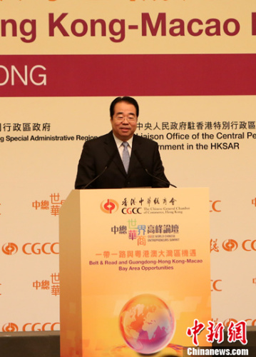 8月23日，“中總世界華商高峰論壇”在香港開(kāi)幕。中央統(tǒng)戰(zhàn)部副部長(zhǎng)、國(guó)務(wù)院僑辦主任許又聲出席論壇并致開(kāi)幕辭，建議海外華商積極宣傳“一帶一路”建設(shè)的原則和理念，積極投身“一帶一路”建設(shè)的項(xiàng)目合作，積極促進(jìn)中國(guó)與“一帶一路”沿線國(guó)家的人文交流。<a target='_blank' >中新社</a>記者 謝光磊 攝