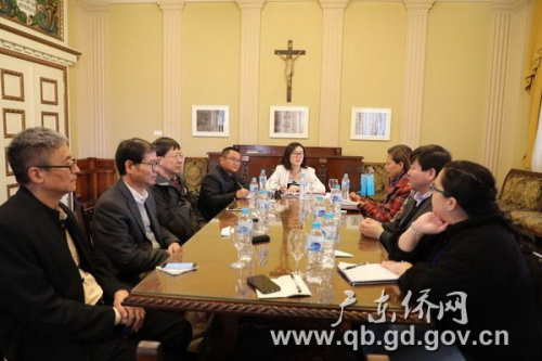 參觀巴西圣保羅圣本篤中文學(xué)校并座談