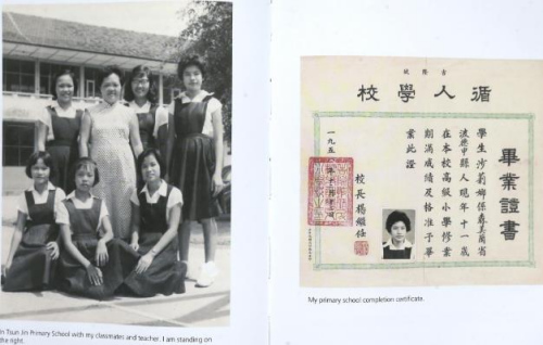 莎莉娜從直落甘望中華公學轉(zhuǎn)校至循人學校，繼續(xù)其華文教育之路，并獲得小學畢業(yè)證書。照片中的莎莉娜(站者右一)與老師和同學合影。(圖片來源：馬來西亞《星洲日報》)