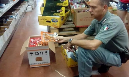 意大利中餐廳食品未貼意語標(biāo)簽，稅警竟開出43.8萬歐罰單。