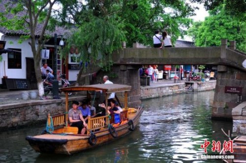 江南古鎮(zhèn)朱家角風(fēng)光。<a target='_blank' >中新社</a>發(fā) 張暢 攝
