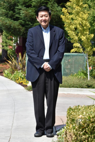 醫(yī)師李家仁在華埠及日落區(qū)行醫(yī)45年后退休。（美國《世界日報》/李秀蘭 攝）