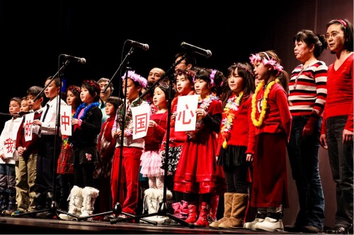 欣華中文學校春節(jié)聯(lián)歡會少兒節(jié)目，2014年(常壽德 供圖)