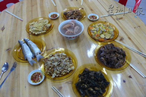 一道道美味佳肴，傳承濃濃鄉(xiāng)音鄉(xiāng)情。（馬來西亞《星洲日報》）