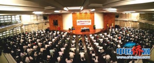 參加當(dāng)天漢語(yǔ)水平考試的有來(lái)自大馬尼拉地區(qū)十所學(xué)校1304名考生以及社會(huì)考生25名，他們分別報(bào)考HSK二至六級(jí)考試?！￡P(guān)向東 攝