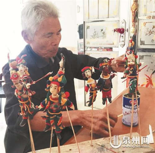 一把剪刀，一把梳子，巧手制作妝糕人。